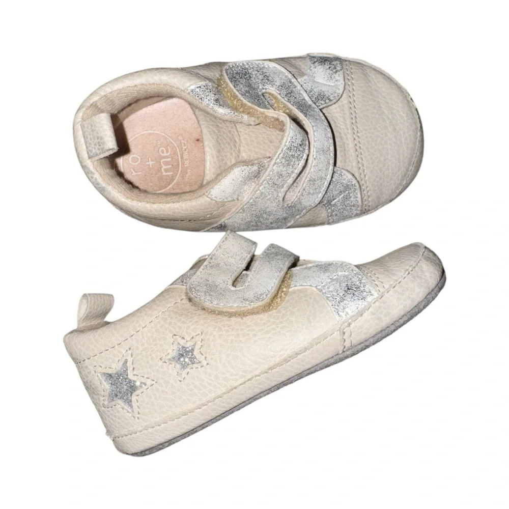 ☀️6/$20☀️ Baby Walker Shoes with Star Accents